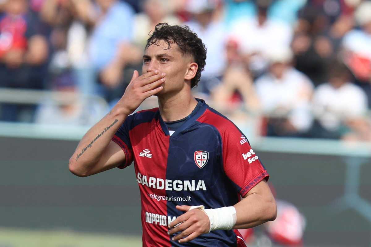 Sebastiano Esposito esulta dopo il gol