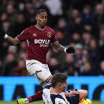 Summerville prova ad avventarsi sul pallone