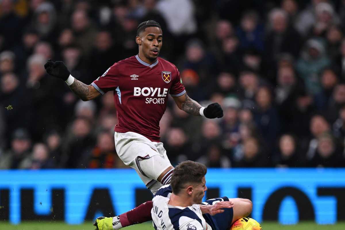 Summerville prova ad avventarsi sul pallone