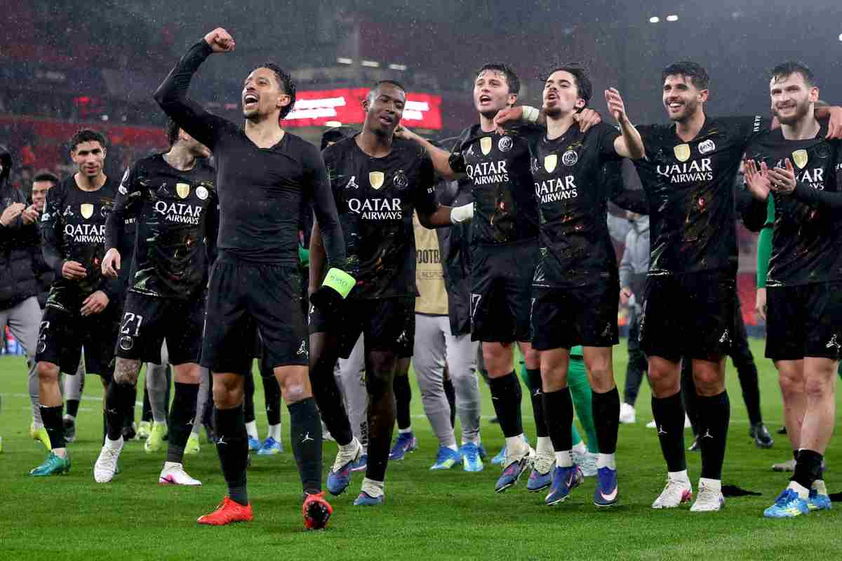 I giocatori del PSG fanno festa ad Anfield