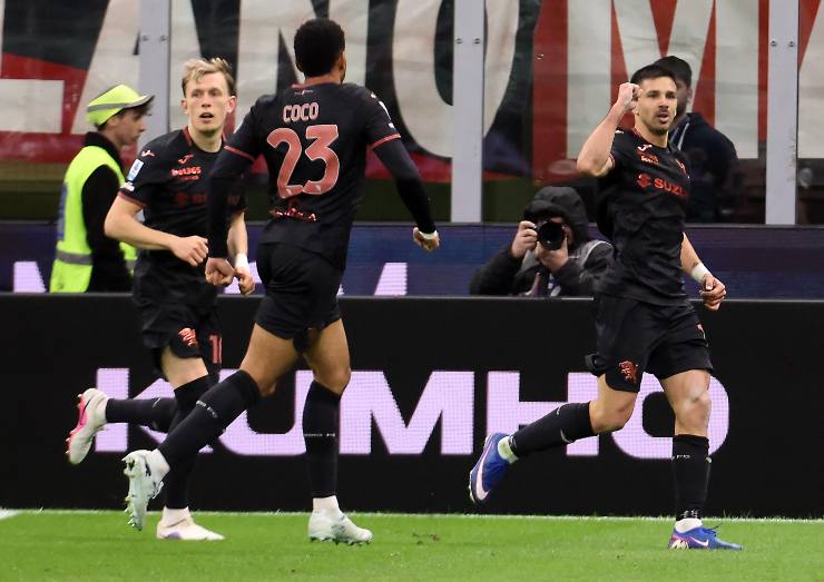 Simeone festeggia un gol