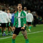 Antony esulta dopo il gol