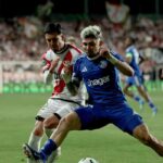 Julio Enciso protegge il pallone
