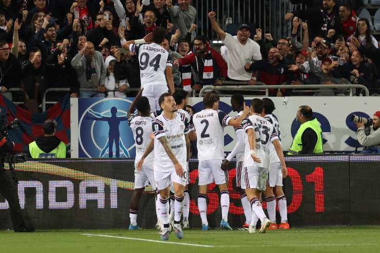 Esposito esulta dopo il gol al Torino