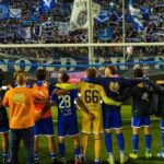 I giocatori del Brescia sotto la curva