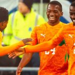 Gli ivoriani esultano dopo un gol