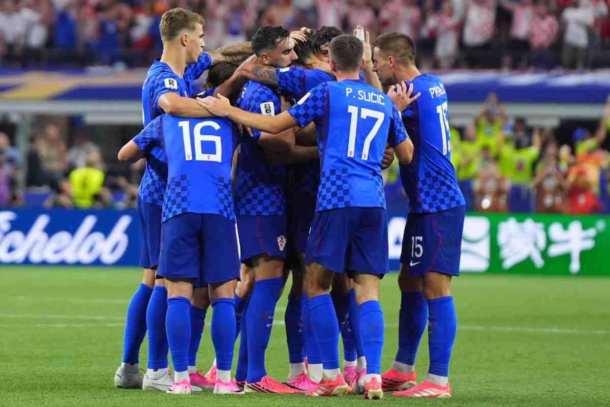 I croati si abbracciano dopo un gol