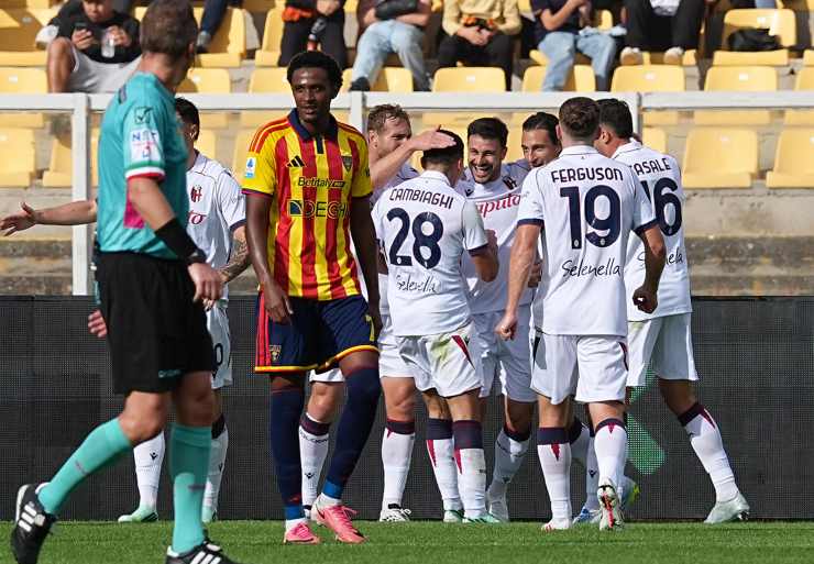 I giocatori del Bologna esultano dopo un gol