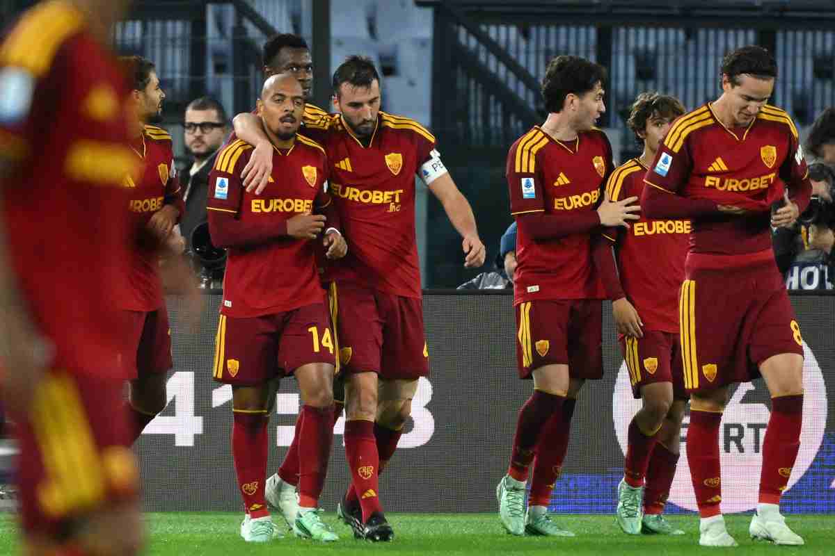 Malen festeggiato dai compagni