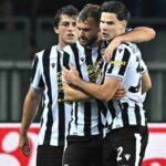 Ekkelenkamp festeggiato dai compagni