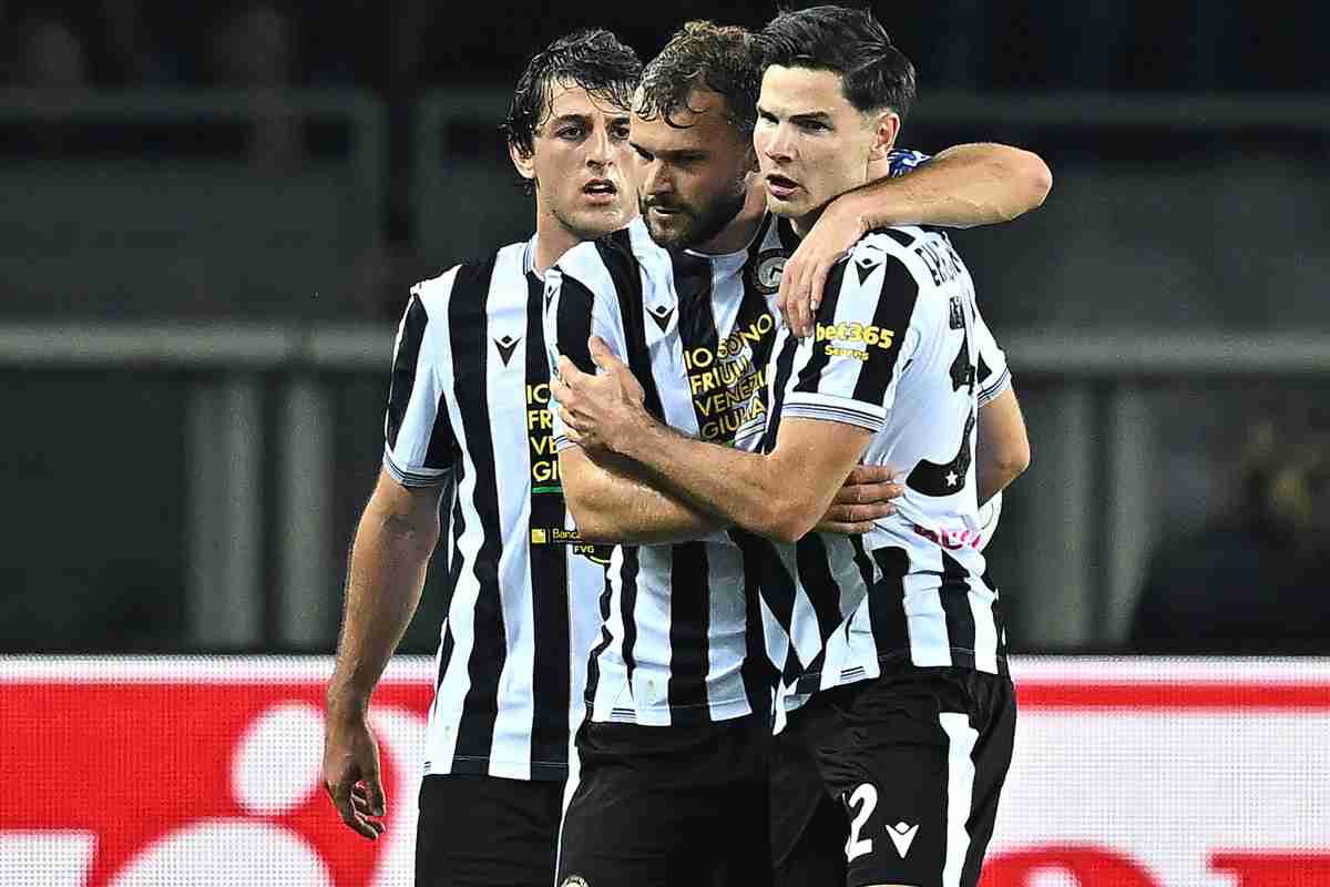 Ekkelenkamp festeggiato dai compagni