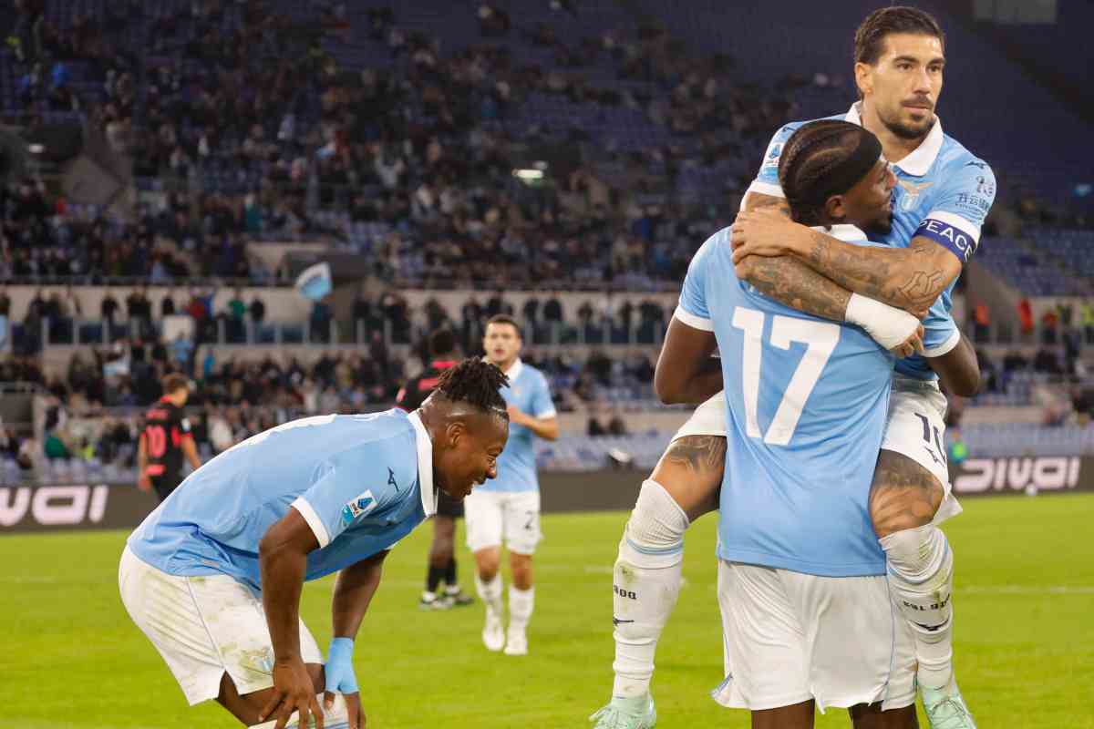 I giocatori della Lazio esultano dopo un gol